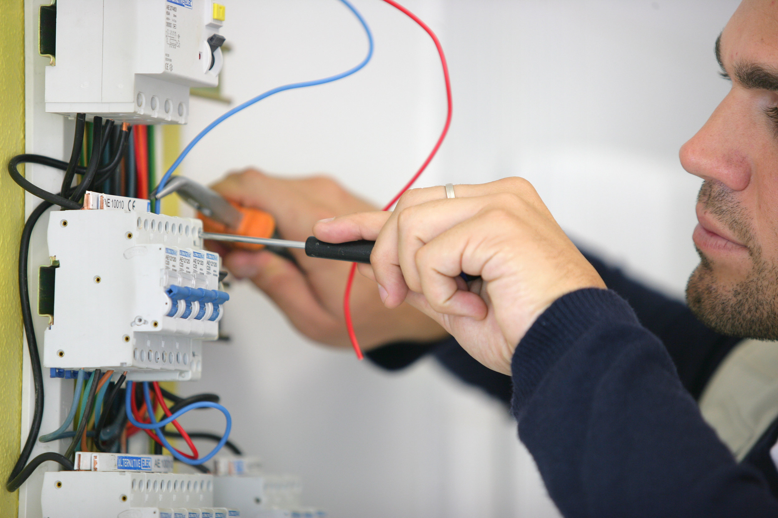 Principalele componente ale unei instalatii electrice