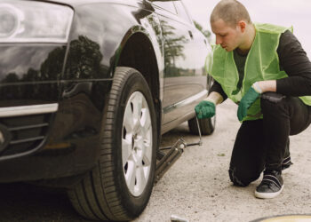 Prima folosire a cricului auto nu ar trebui să fie pe marginea drumului