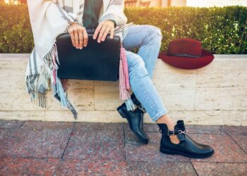 Adio ținute plictisitoare la birou: 4 modele de pantofi care modernizează orice outfit de business